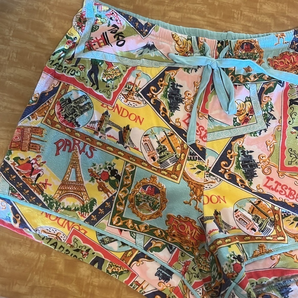 Nick & Nora Multicolor Graphic Print Sleepwear shorts size medium preowned - Picture 2 of 8